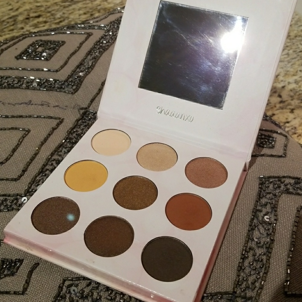 Shaaanxo eyeshadow/lipstick palette